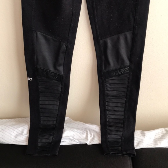 ALO YOGA Black Moto Leggings Size Small - Picture 12 of 12
